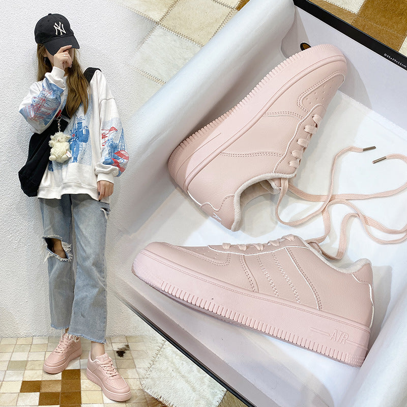Dame komfortable sneakers i sporty-elegant design med slidstærkt overmateriale og blød støddæmpning Stilla