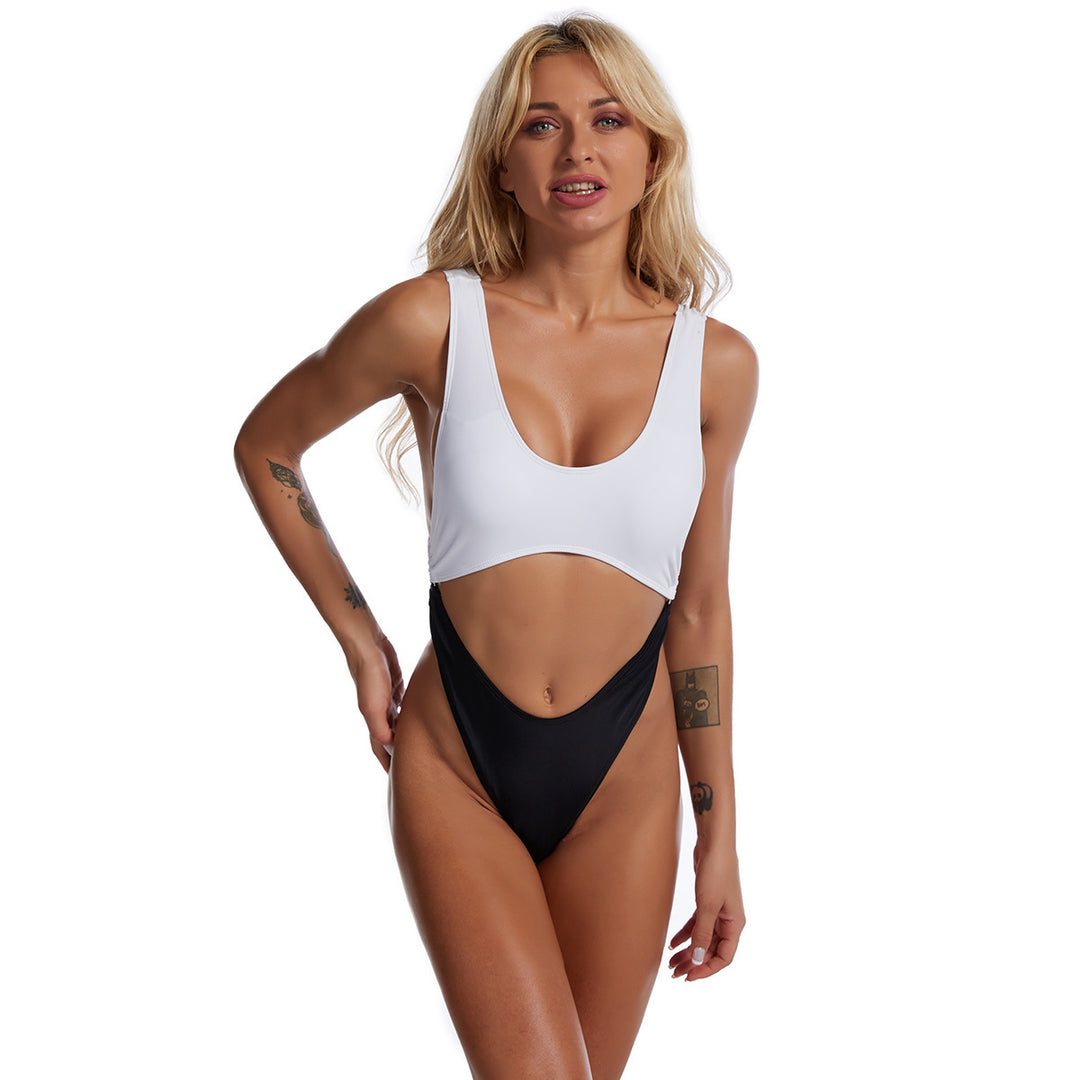 Dame enhed badedragt med innovativ cut-out og sporty design Stilla