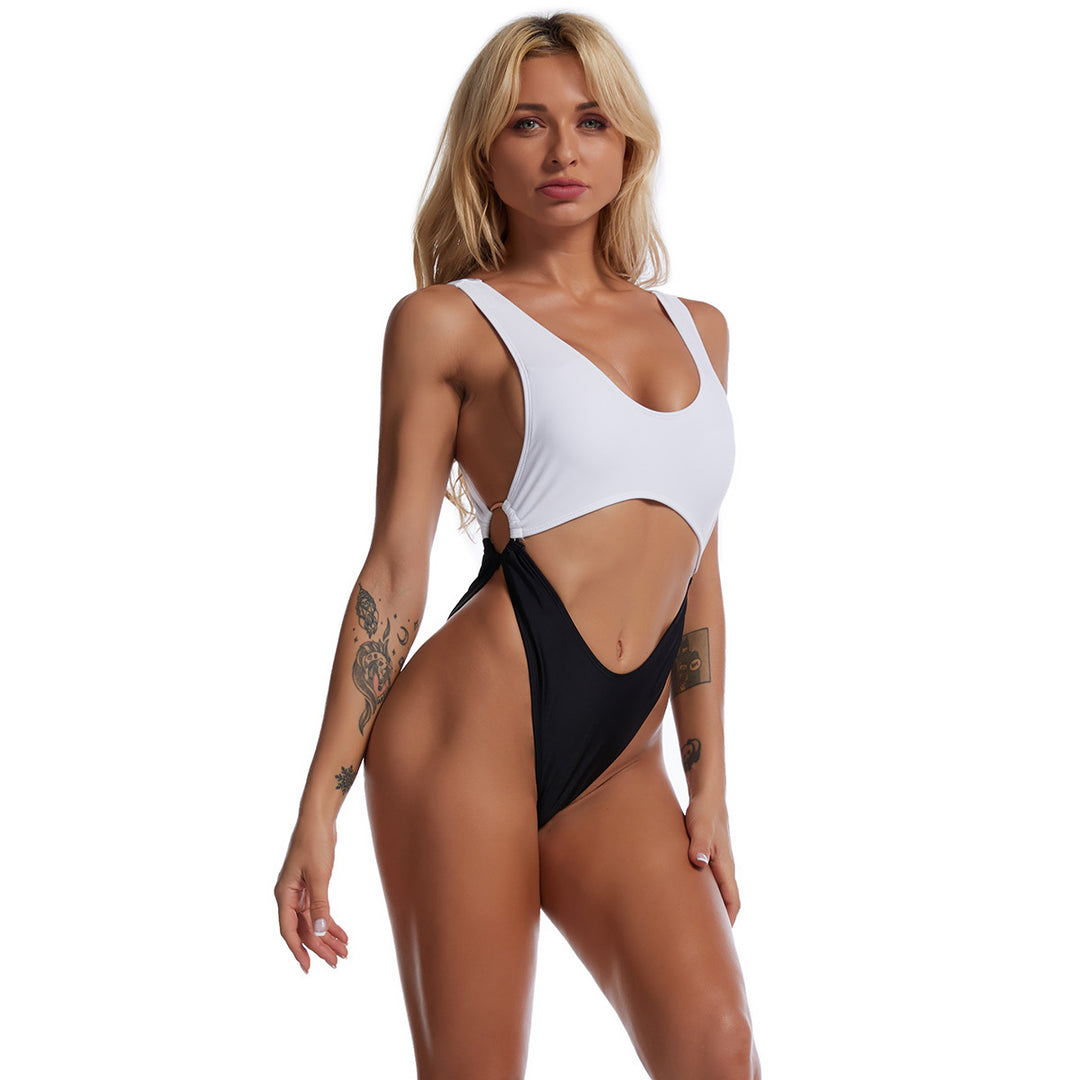 Dame enhed badedragt med innovativ cut-out og sporty design Stilla