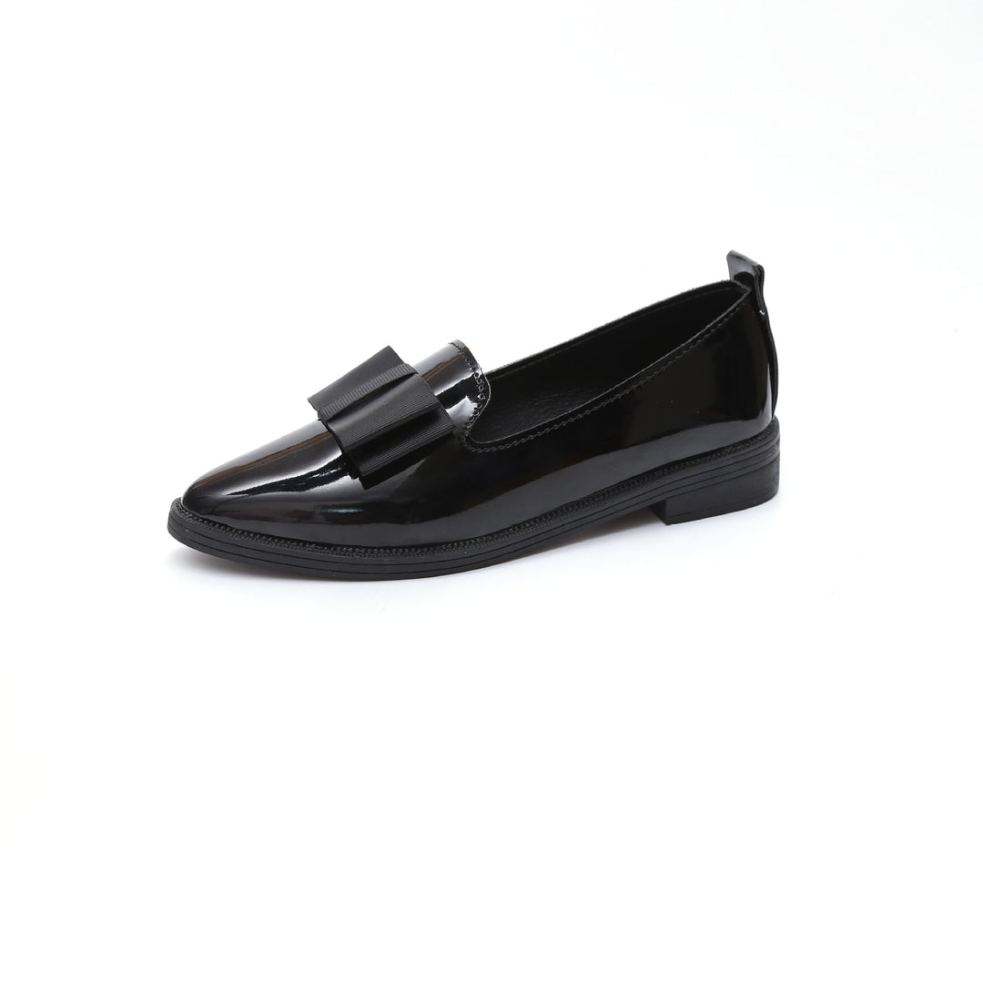 Dame elegante slippers med dekorativt bånd-detalje og glinsende overdel Stilla