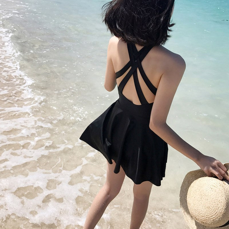 Dame swimsuit med moderne rygskæring og legende skirt Skovae
