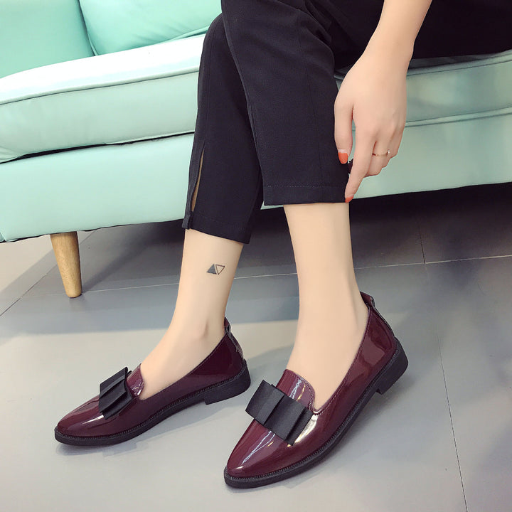Dame elegante slippers med dekorativt bånd-detalje og glinsende overdel Stilla