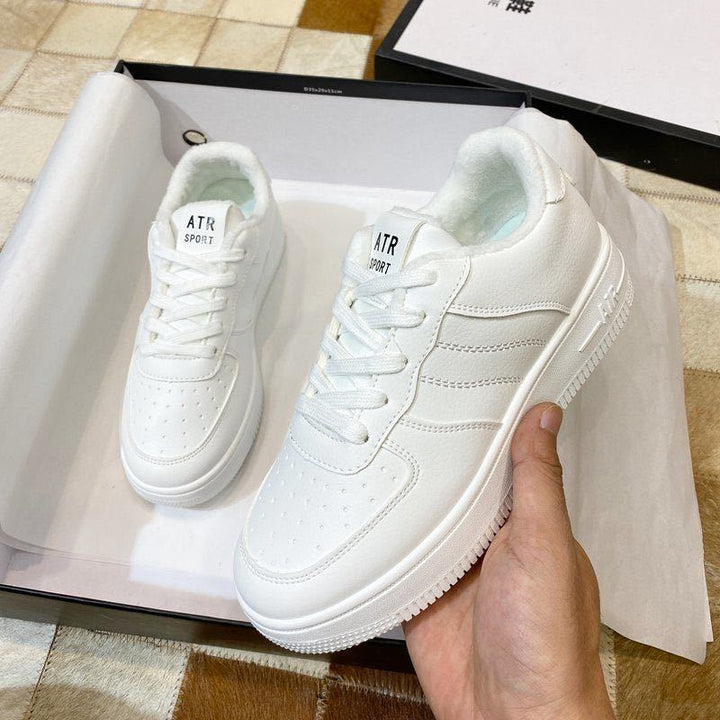 Dame komfortable sneakers i sporty-elegant design med slidstærkt overmateriale og blød støddæmpning Stilla