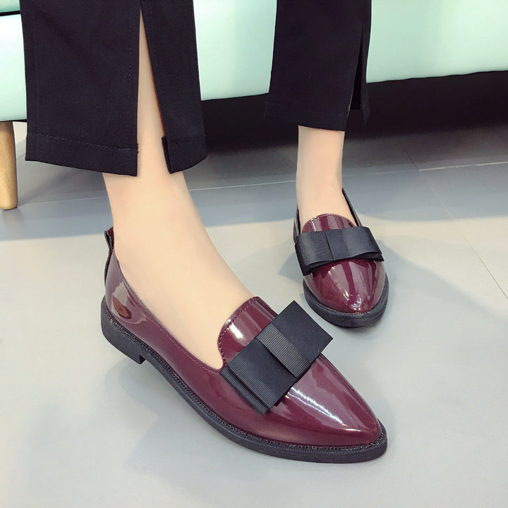 Dame elegante slippers med dekorativt bånd-detalje og glinsende overdel Stilla
