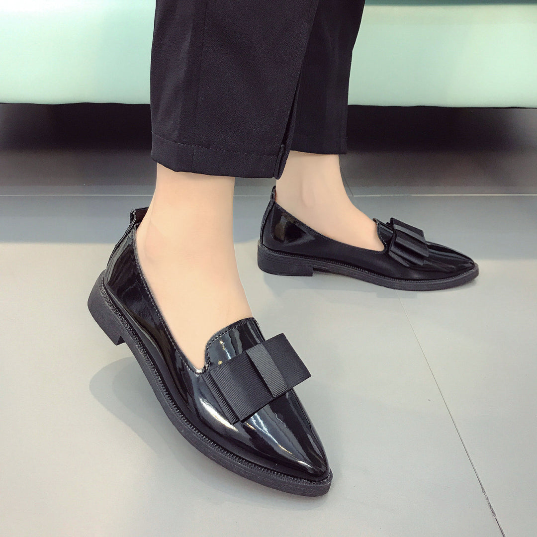 Dame elegante slippers med dekorativt bånd-detalje og glinsende overdel Stilla