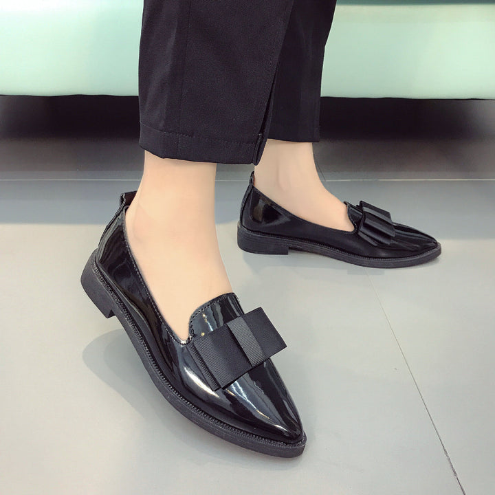 Dame elegante slippers med dekorativt bånd-detalje og glinsende overdel Stilla