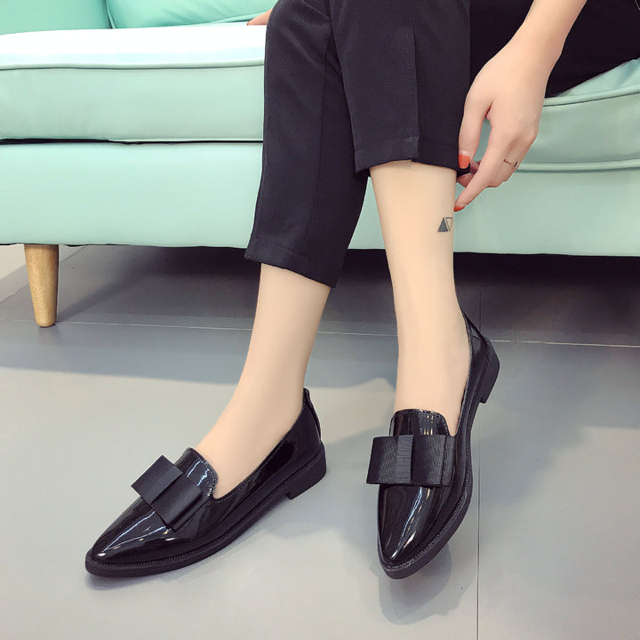 Dame elegante slippers med dekorativt bånd-detalje og glinsende overdel Stilla