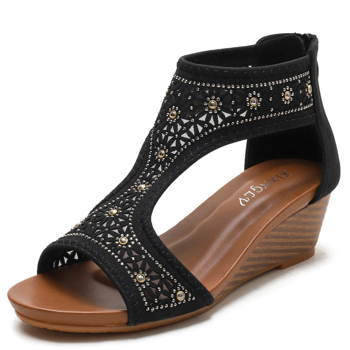 Dame Wedge-sandaler med kunstnerisk snit og elegant perleapplikation Stilla
