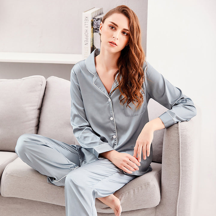 Dame luksuriøst satin-pyjama-sæt med komfortabel pasform og elegante detaljer Stilla