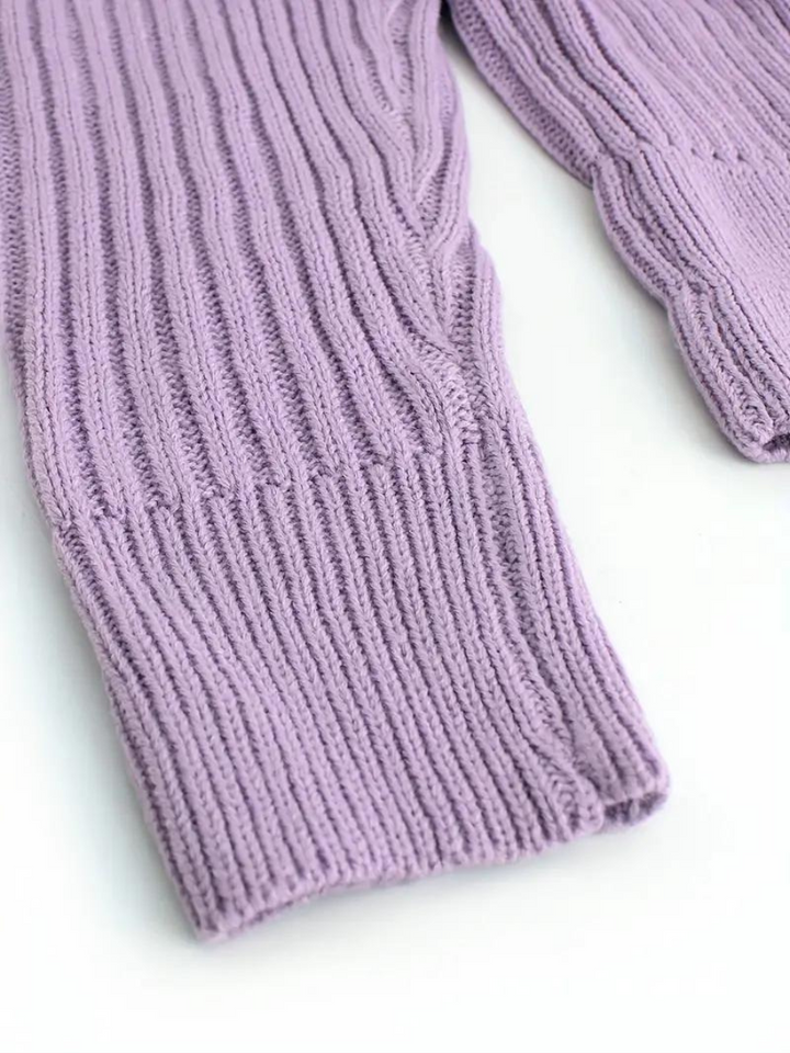 Stilla | Pullover i ribstrik med asymmetrisk udskæring
