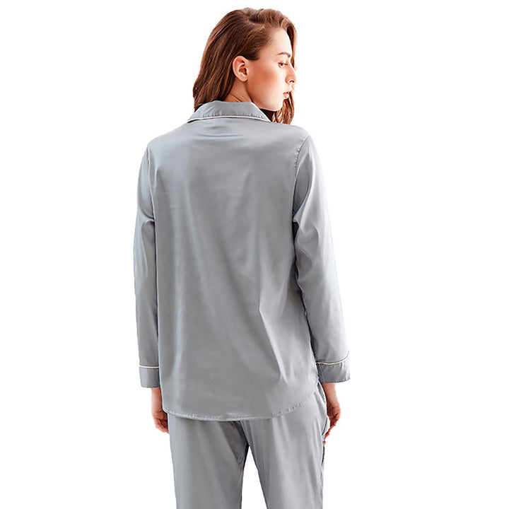 Dame luksuriøst satin-pyjama-sæt med komfortabel pasform og elegante detaljer Stilla