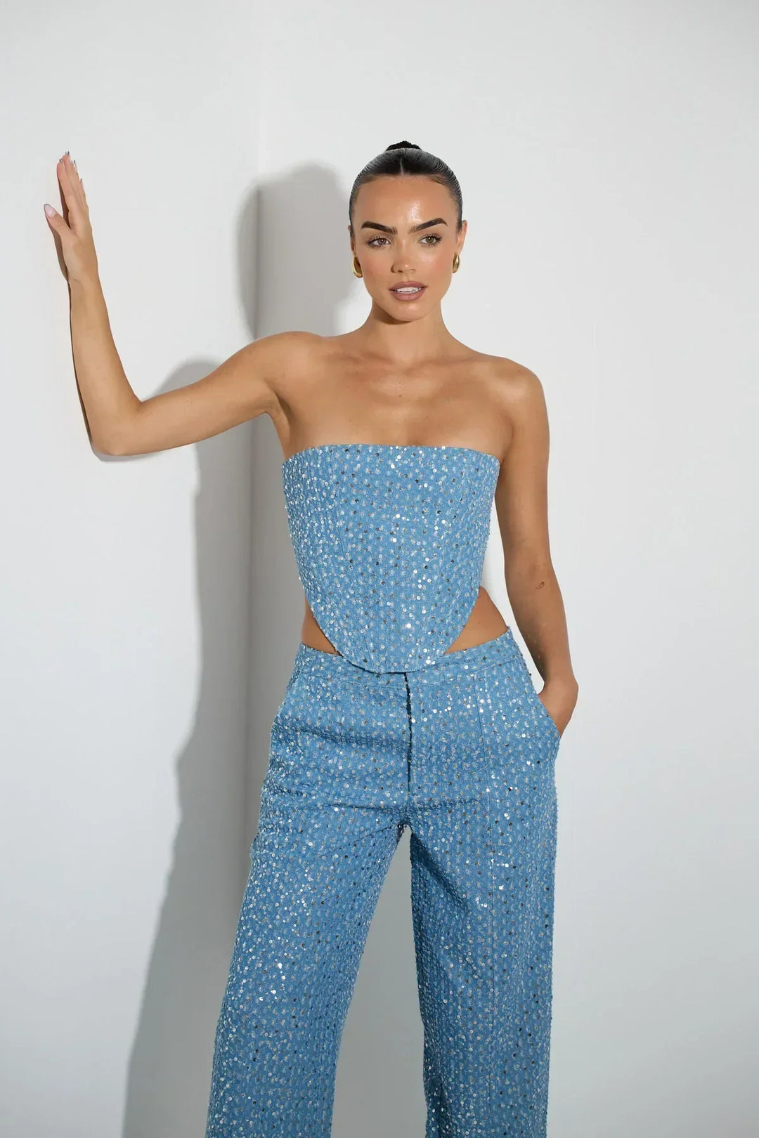 Stilla | Blå Tube Top Med Pailletter Og Brede Bukser Med Glitter