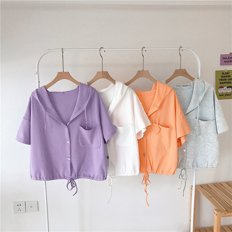Femme Cropped Button-Up Hoodie med justerbar snoretræk Stilla