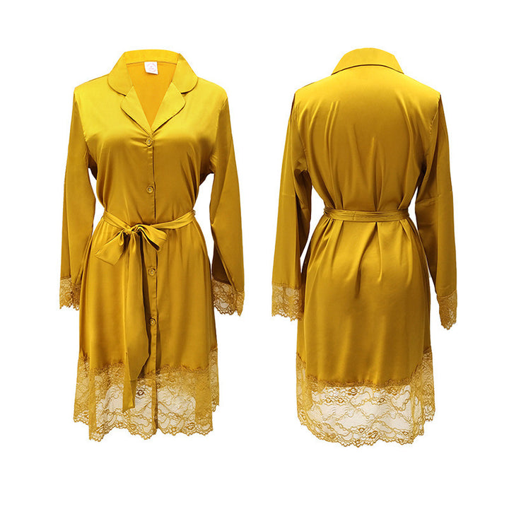 Dame Satin-Kimono med elegante blondeudsmykninger Stilla