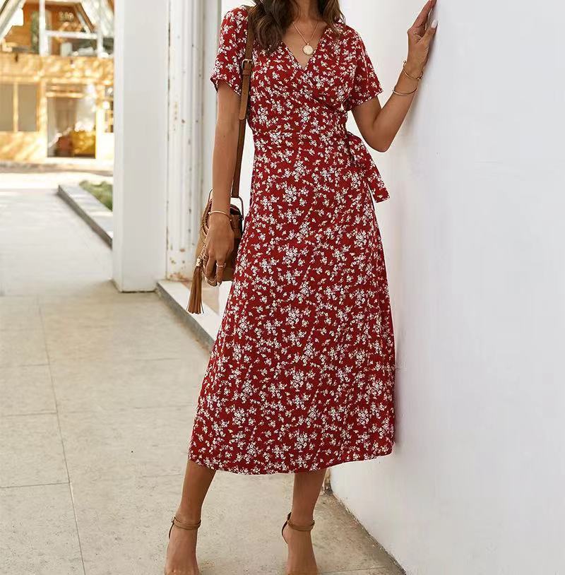 Dame Maxikjole med elegant spræk og floral design Stilla