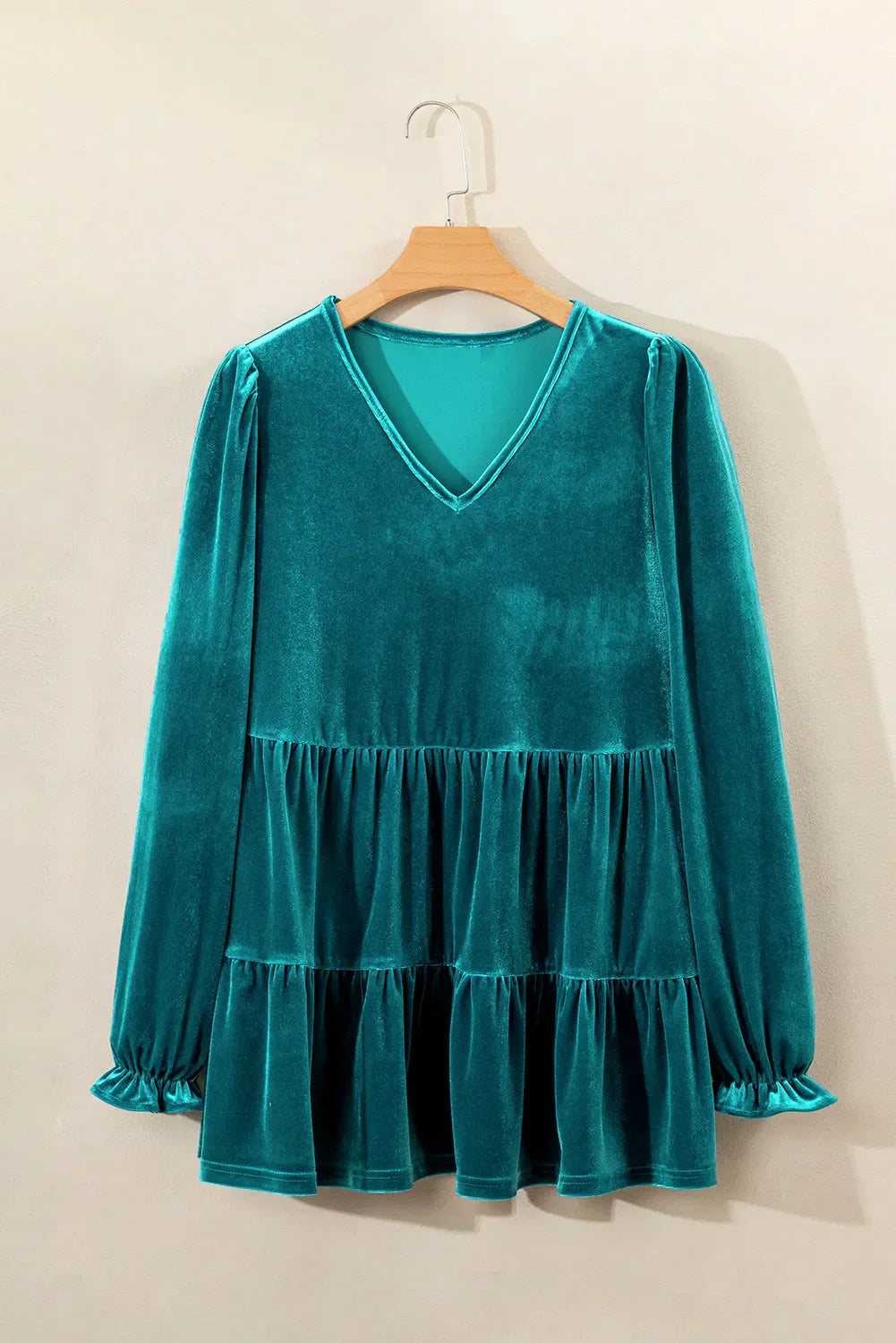 Stilla | Peplum Bluse Med V-hals og Volantærmer
