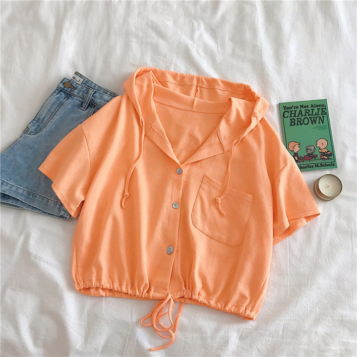 Femme Cropped Button-Up Hoodie med justerbar snoretræk Stilla
