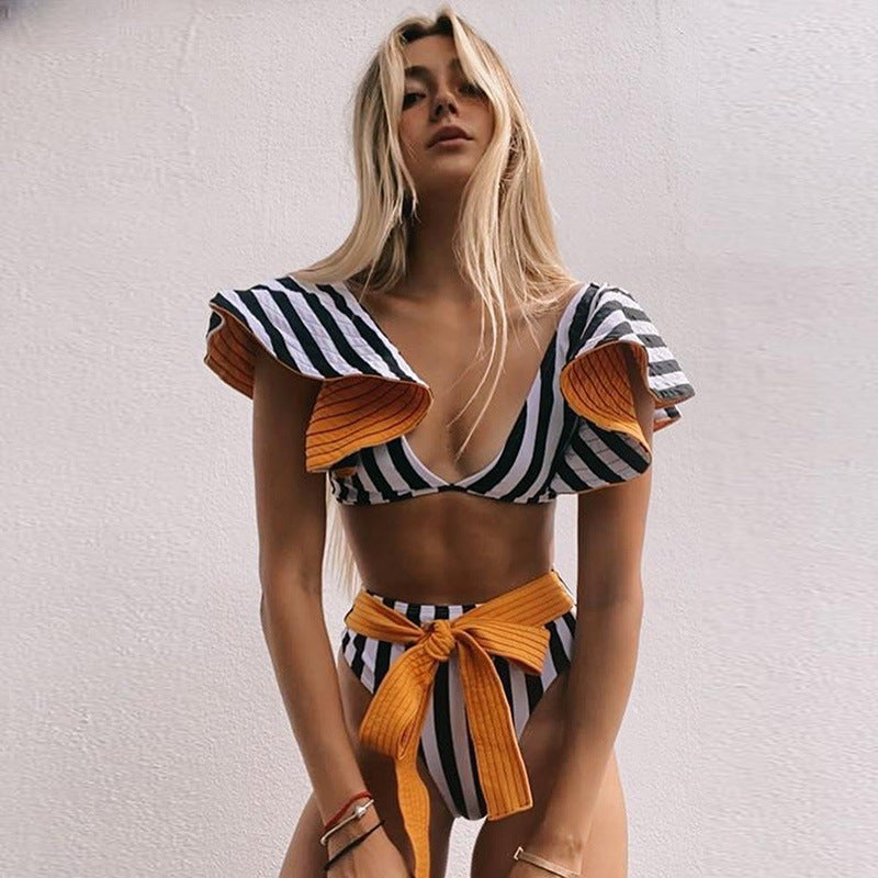 Dame bikini med elegante flæsedetaljer og høj talje Stilla