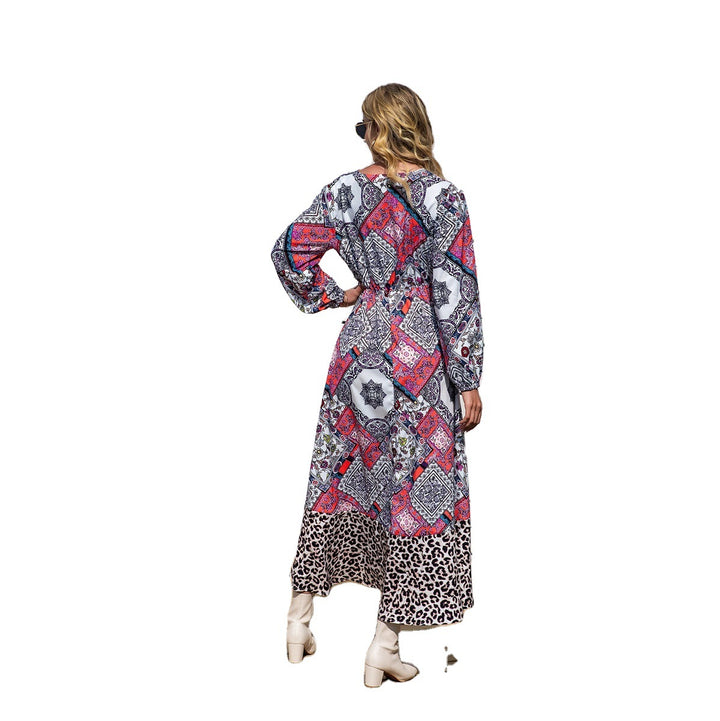 Dame maxikjole med modige patchwork- og dyreprintelementer Stilla