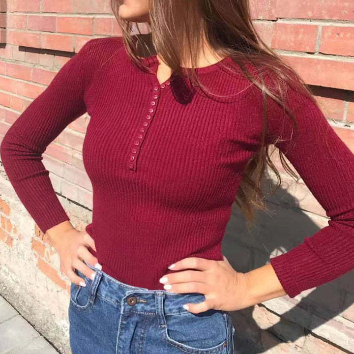 Dame tætsiddende Langarmshirt med fint ribstrik og dekorative knapdetaljer Stilla