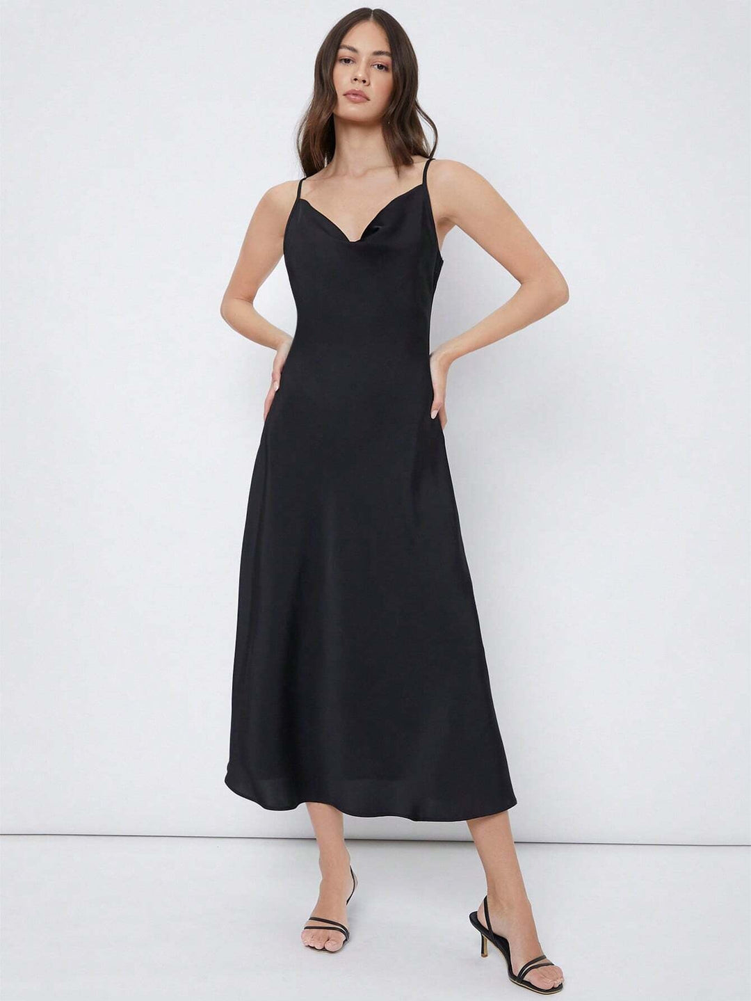 Stilla | Afslappet Satin Maxi Kjole
