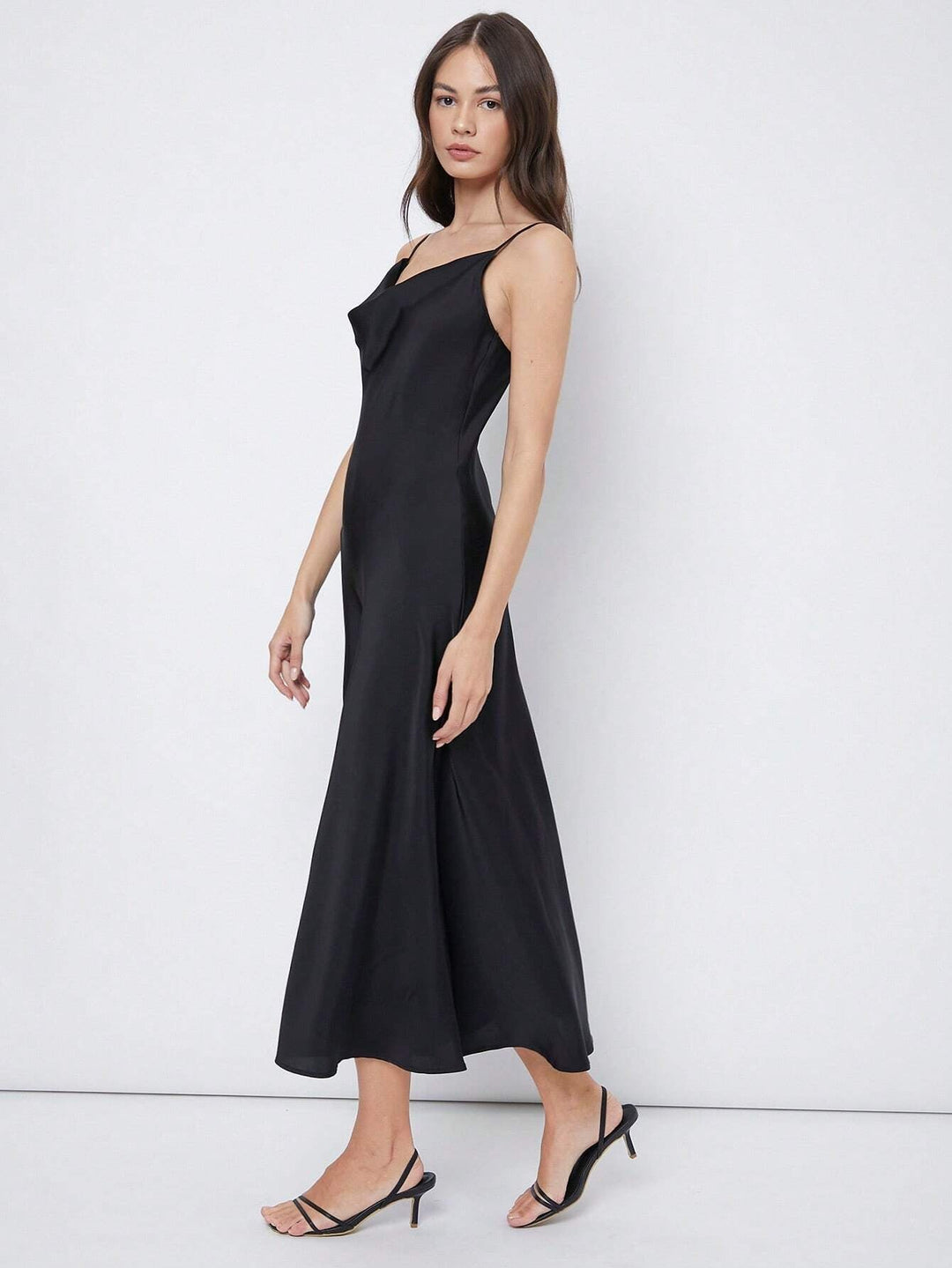Stilla | Afslappet Satin Maxi Kjole