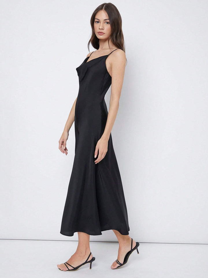 Stilla | Afslappet Satin Maxi Kjole