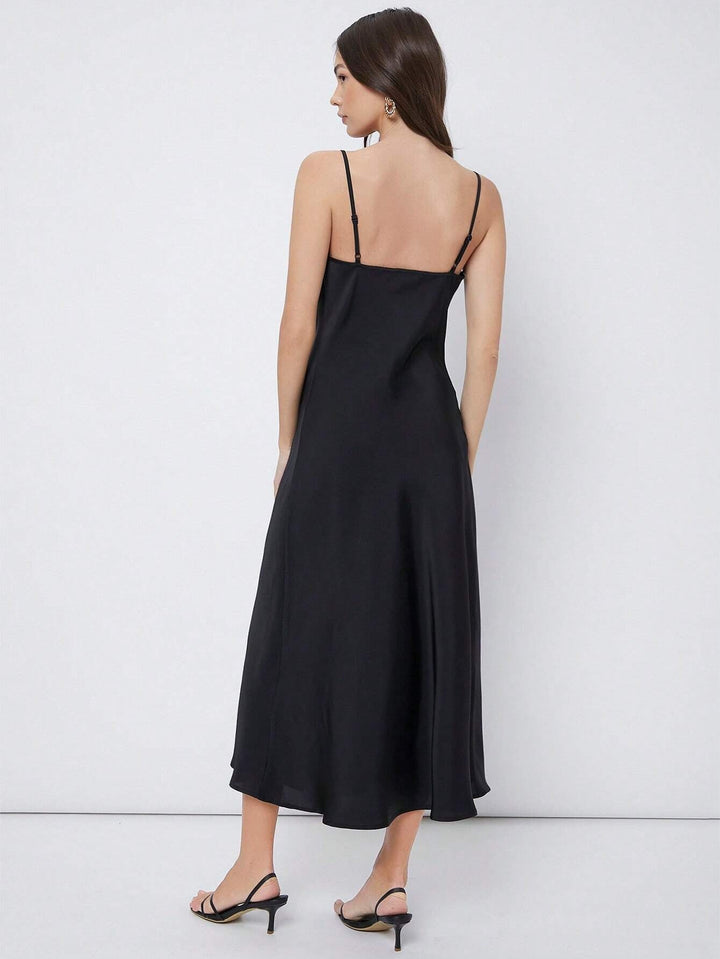 Stilla | Afslappet Satin Maxi Kjole