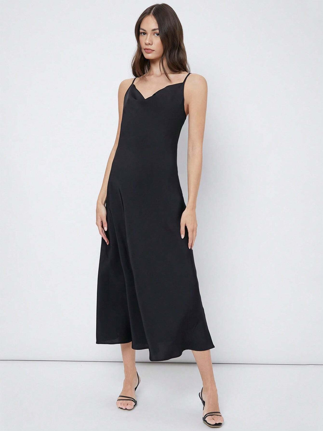 Stilla | Afslappet Satin Maxi Kjole