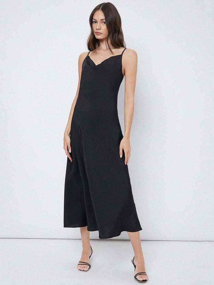 Stilla | Afslappet Satin Maxi Kjole