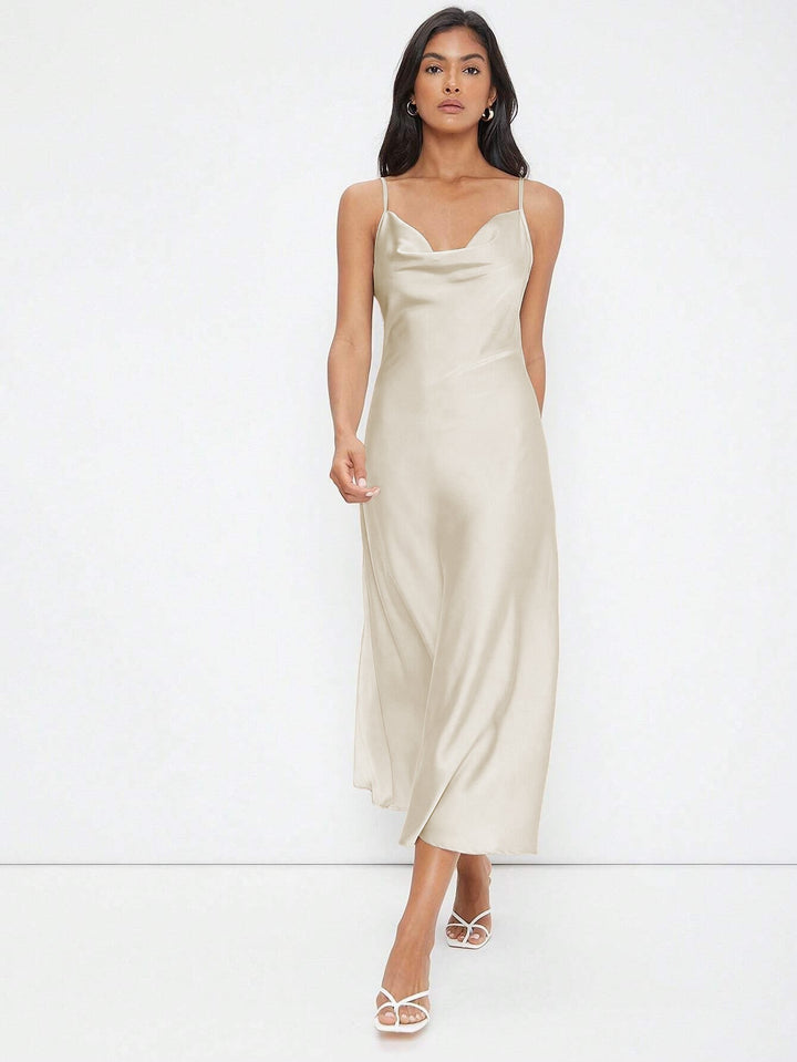 Stilla | Afslappet Satin Maxi Kjole