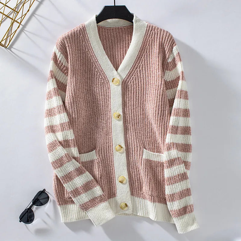Stilla | Dame sweater Oversize Stribet Med Knapdetaljer