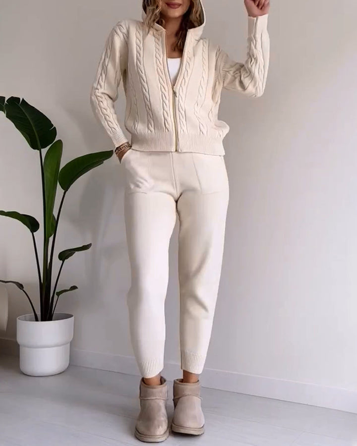 Stilla | Casual Jacquard Cardigan Sæt med Twist Design
