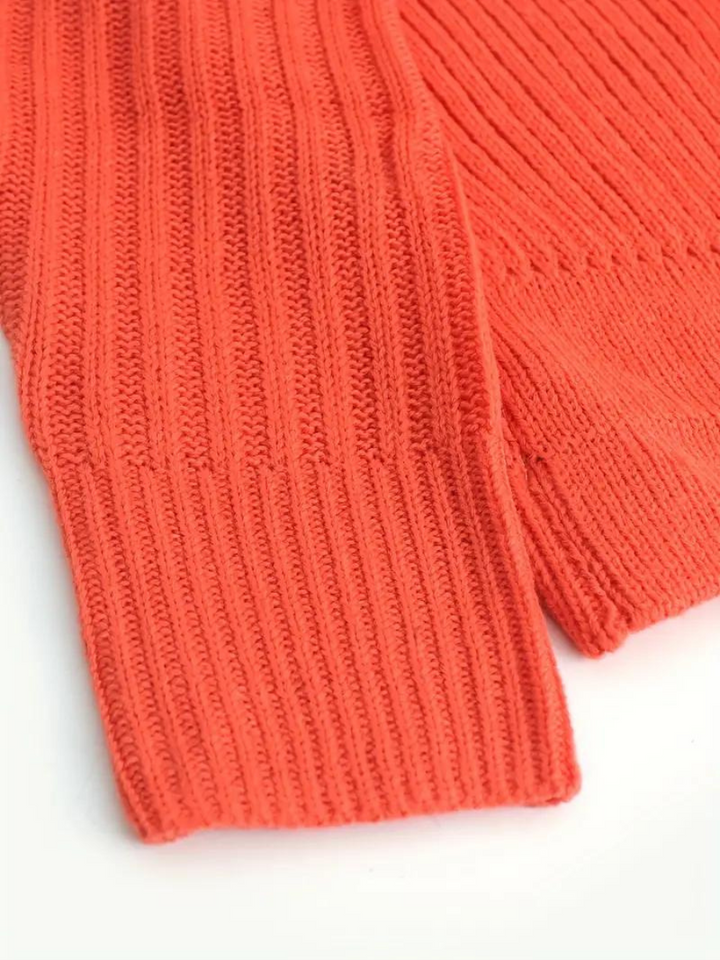 Stilla | Pullover i ribstrik med asymmetrisk udskæring