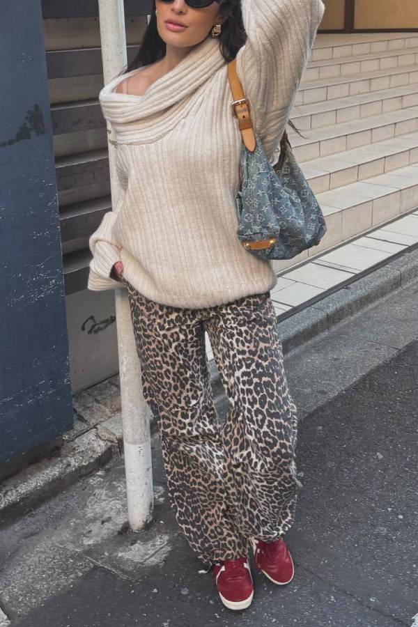 Stilla | Modetrend, Løs Strikpullover Med Uregelmæssig Krave