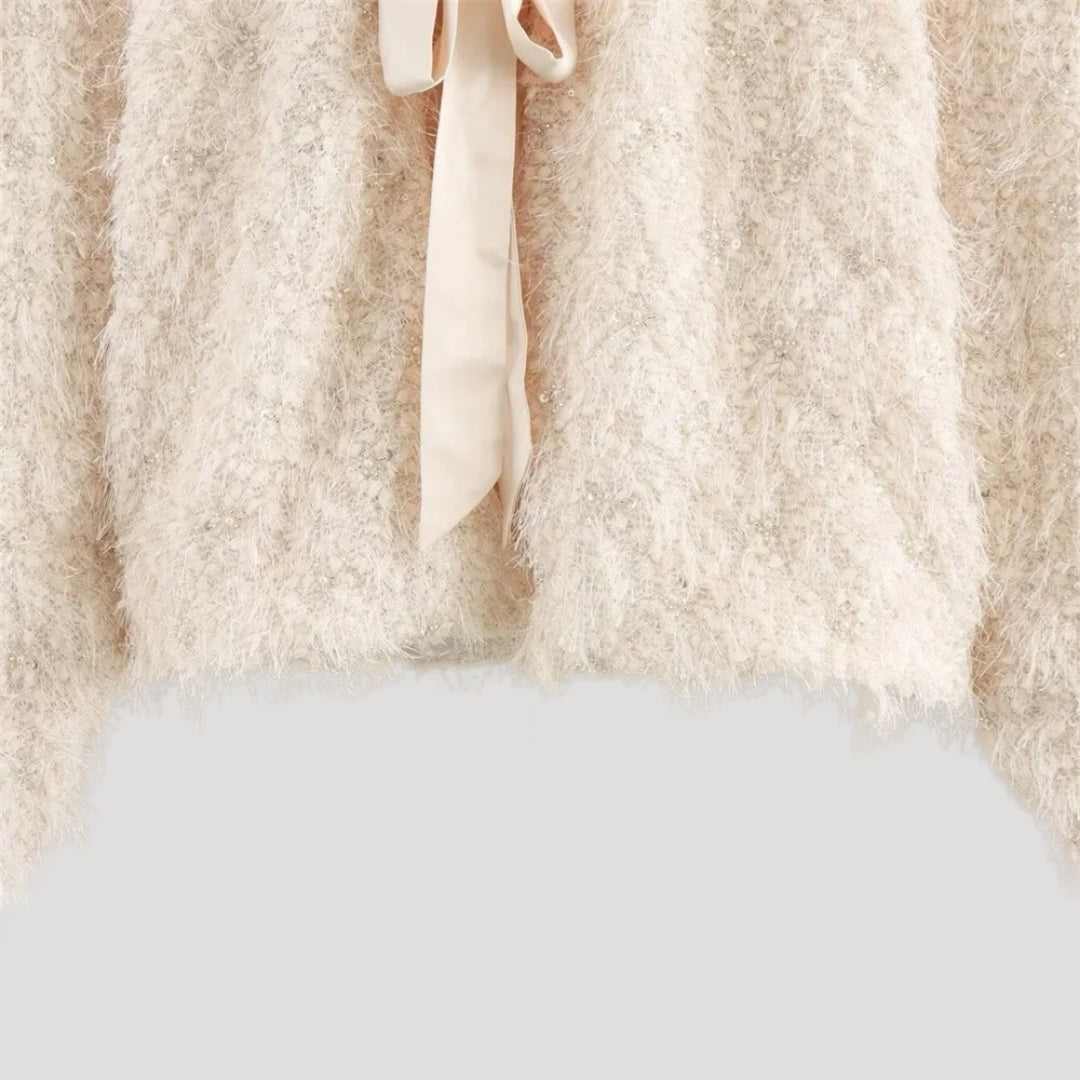 Stilla | Textureret Boucle Kappe Med Sløjfedetalje