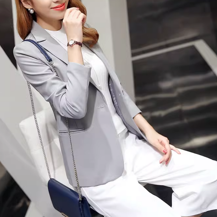 Stilla | Elegant Dame Blazer Med Knaplukning Ned Til Anklen