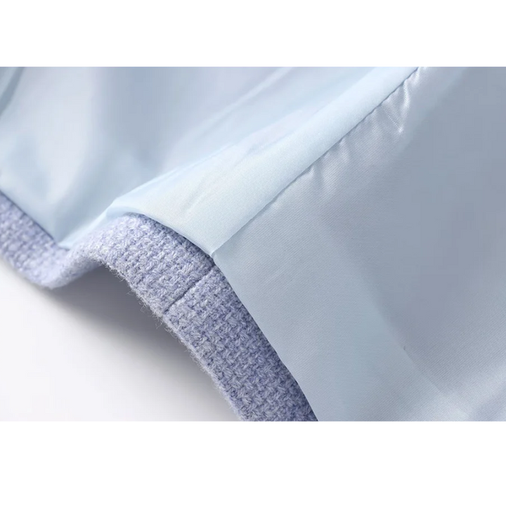 Stilla | Elegant Flyverbluse med Dobbelt Frontlommer og Knaplukning
