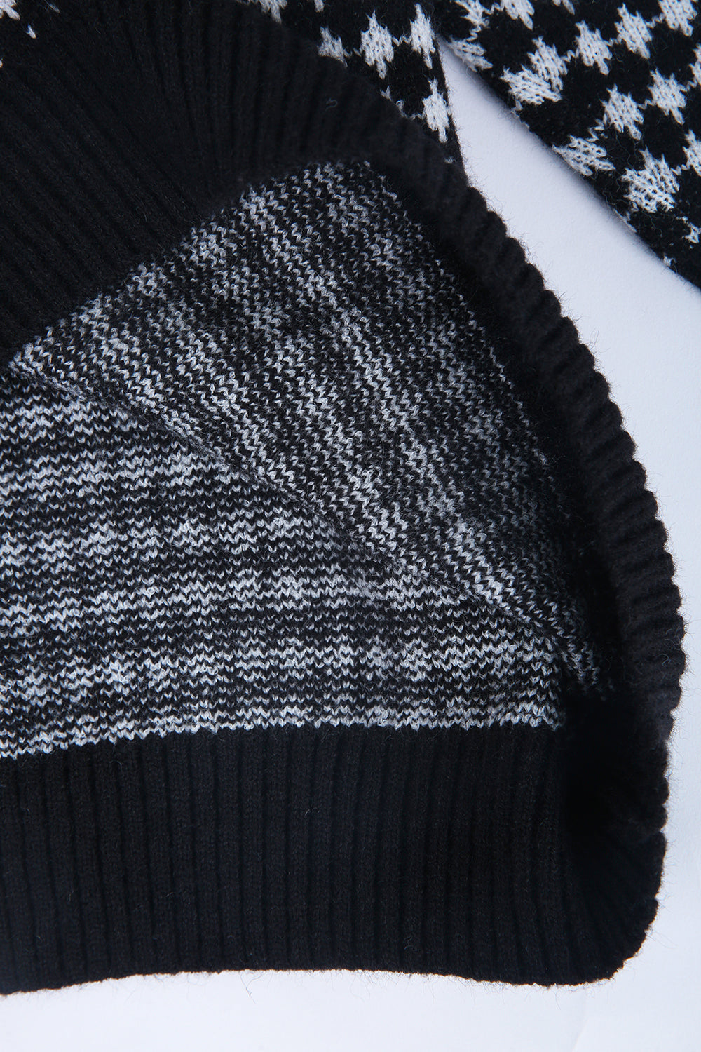 Stilla | Stribet Pullover i Grøn Med Sorte og Hvide Firkanter