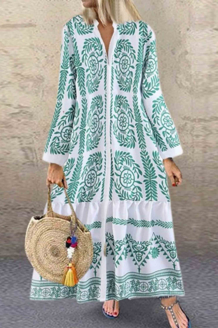 Stilla | Store størrelser kjole med høj krave og gademønster