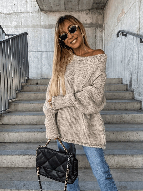 Stilla | Locker Strikket Damepullover med Skulderfri Design