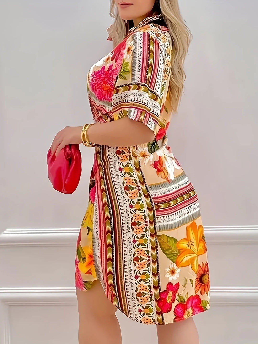 Stilla | Glad Mini Kjole Med Blomstermotiv Korte Ærmer, Elegant Bodycon Snit, Åndbar Polyester, Afslappet Snit