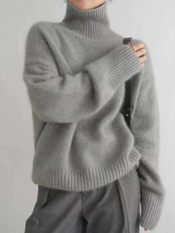 Stilla | Nemed strikpullover med rullekrave