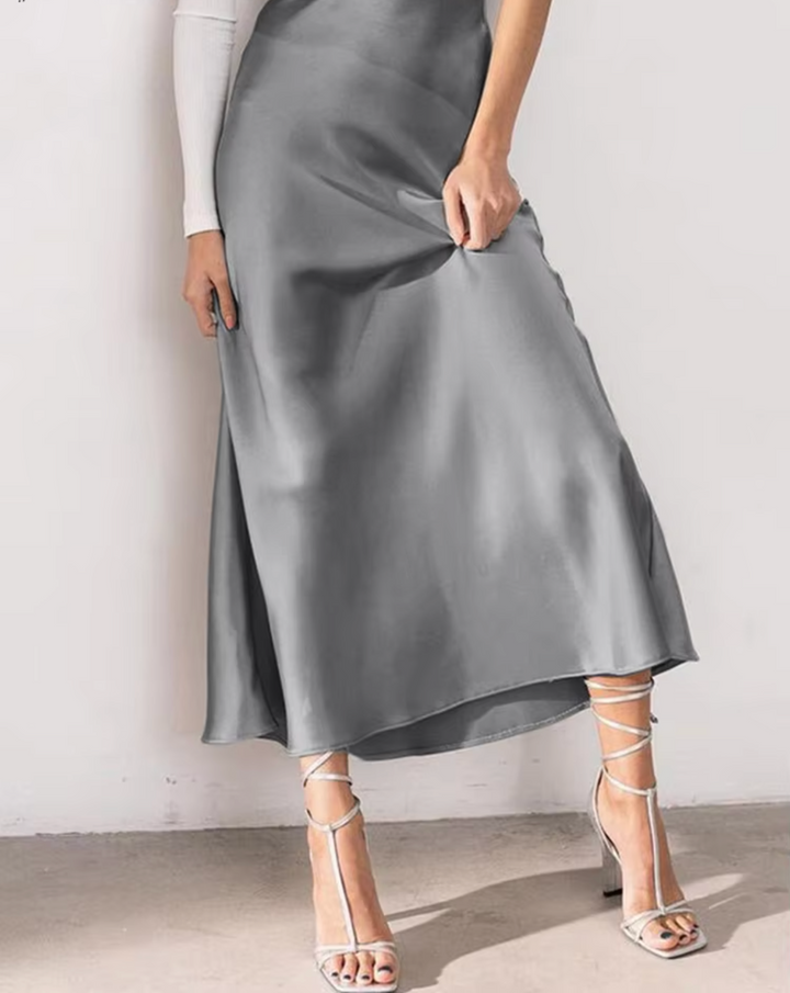 Stilla | Elegant Satin Silderock