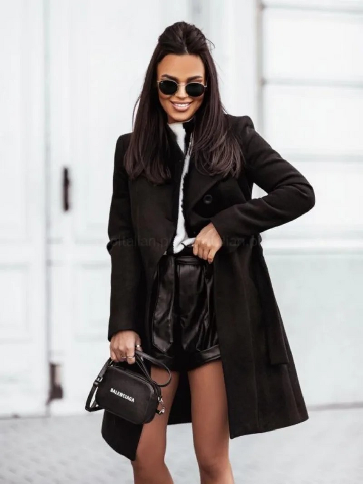 Stilla | Slim Fit Trenchcoat Med Dobbelt Knapliste Til Damer Med Elegante Detaljer