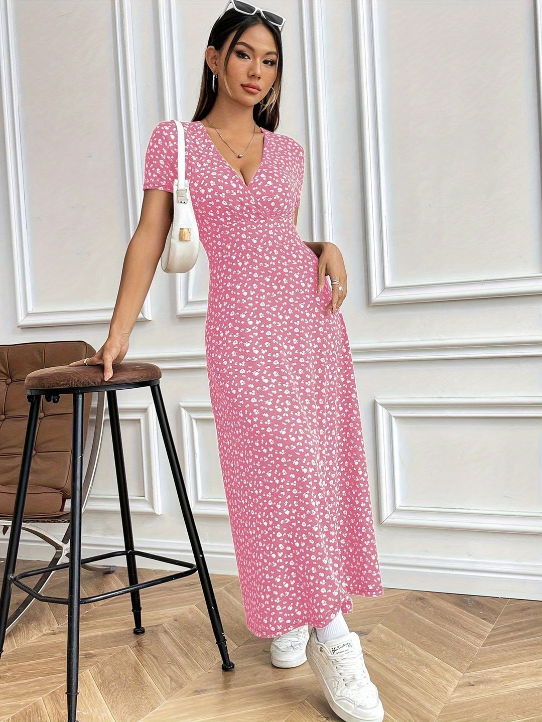 Stilla | Elegant Kjole Med Blomstermønster V-Hals Polyester Og Elastan Til Alle