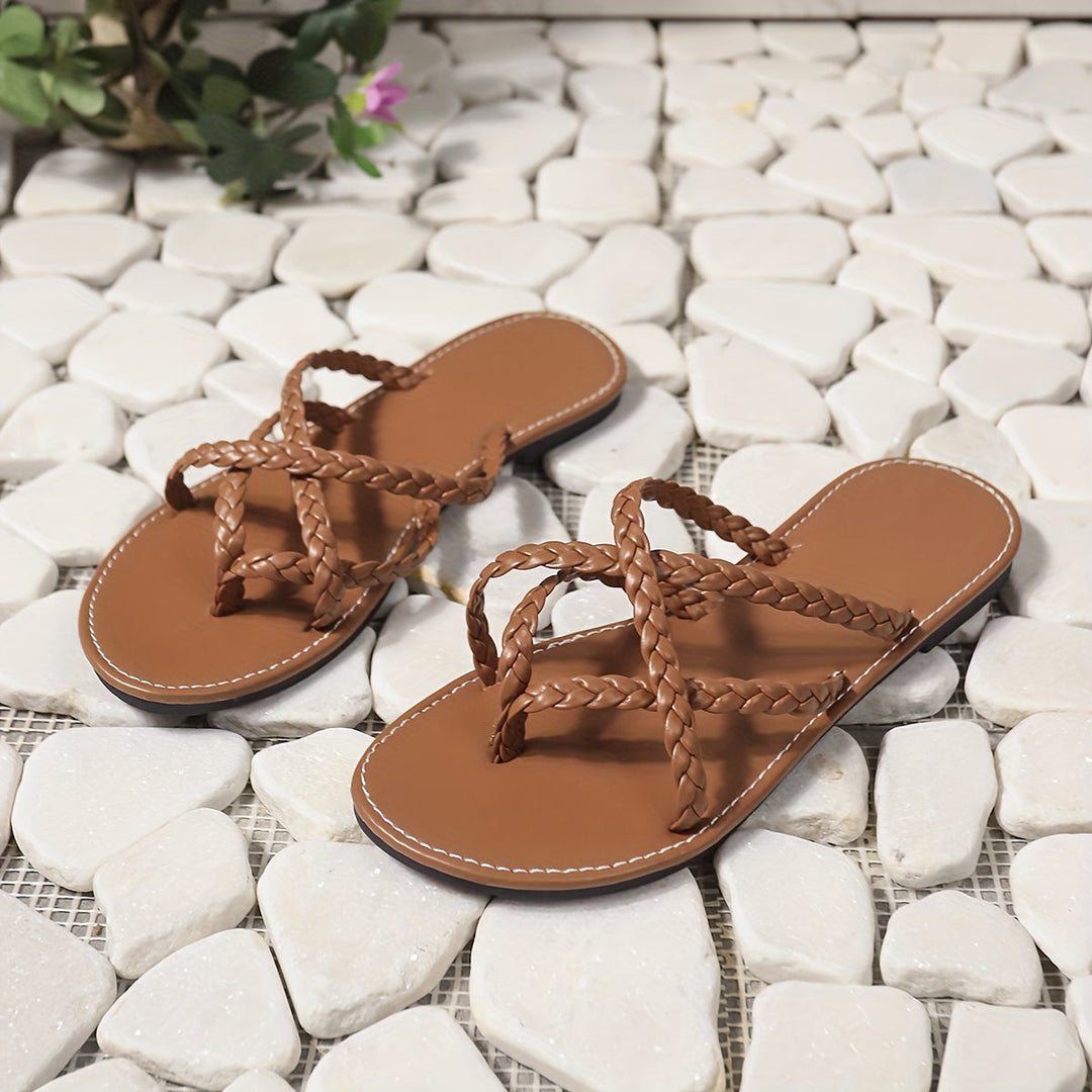 Stilla | Stilfulde Flade Sandaler Til Kvinder Plus Size Med Guld Flet.