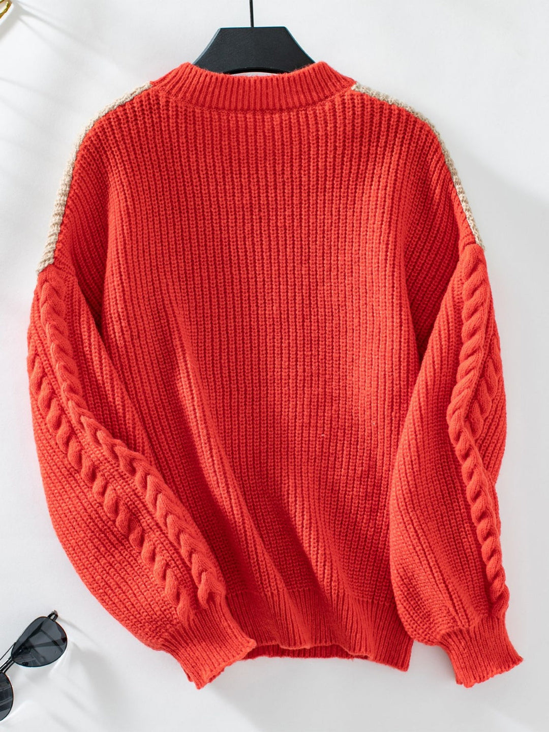 Stilla | Pullover med kontrasterende lange ærmer og rund halsudskæring