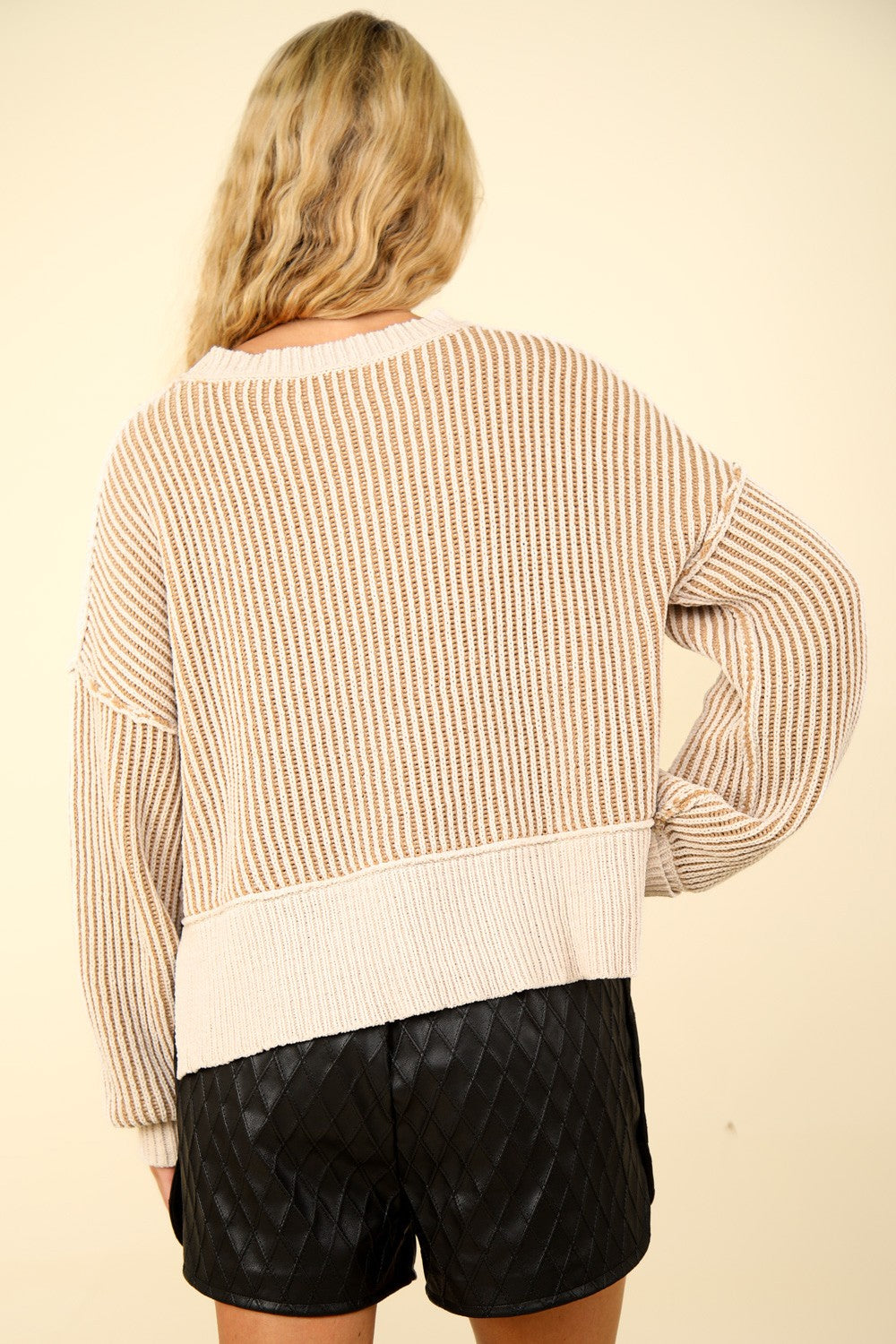 Stilla | Pullover med synlige sømme og korte stribede slidsser