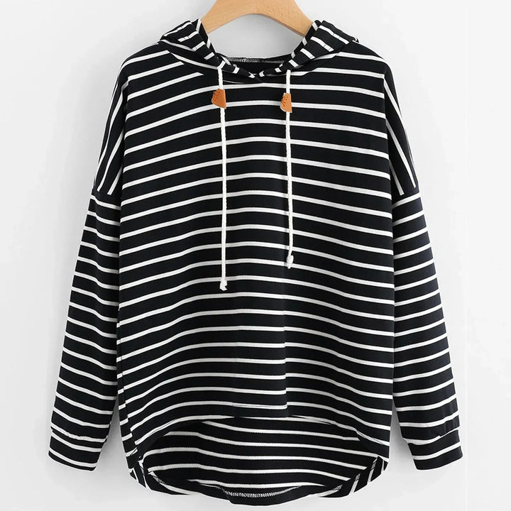 Stilla | Elegant dame-t-shirt med hætte